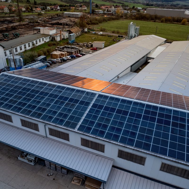 Fotovoltaico su capannone industriale di nuova costruzione: quando scatta l'obbligo?